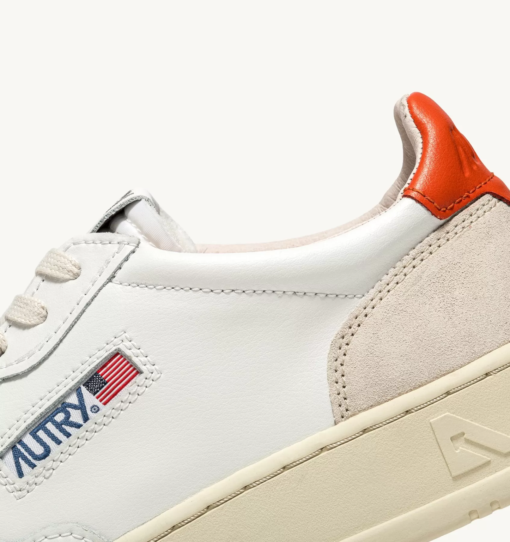 Männer AUTRY Sneakers Medalist Low Aus Wildleder Und Weissem Leder Mit Orange