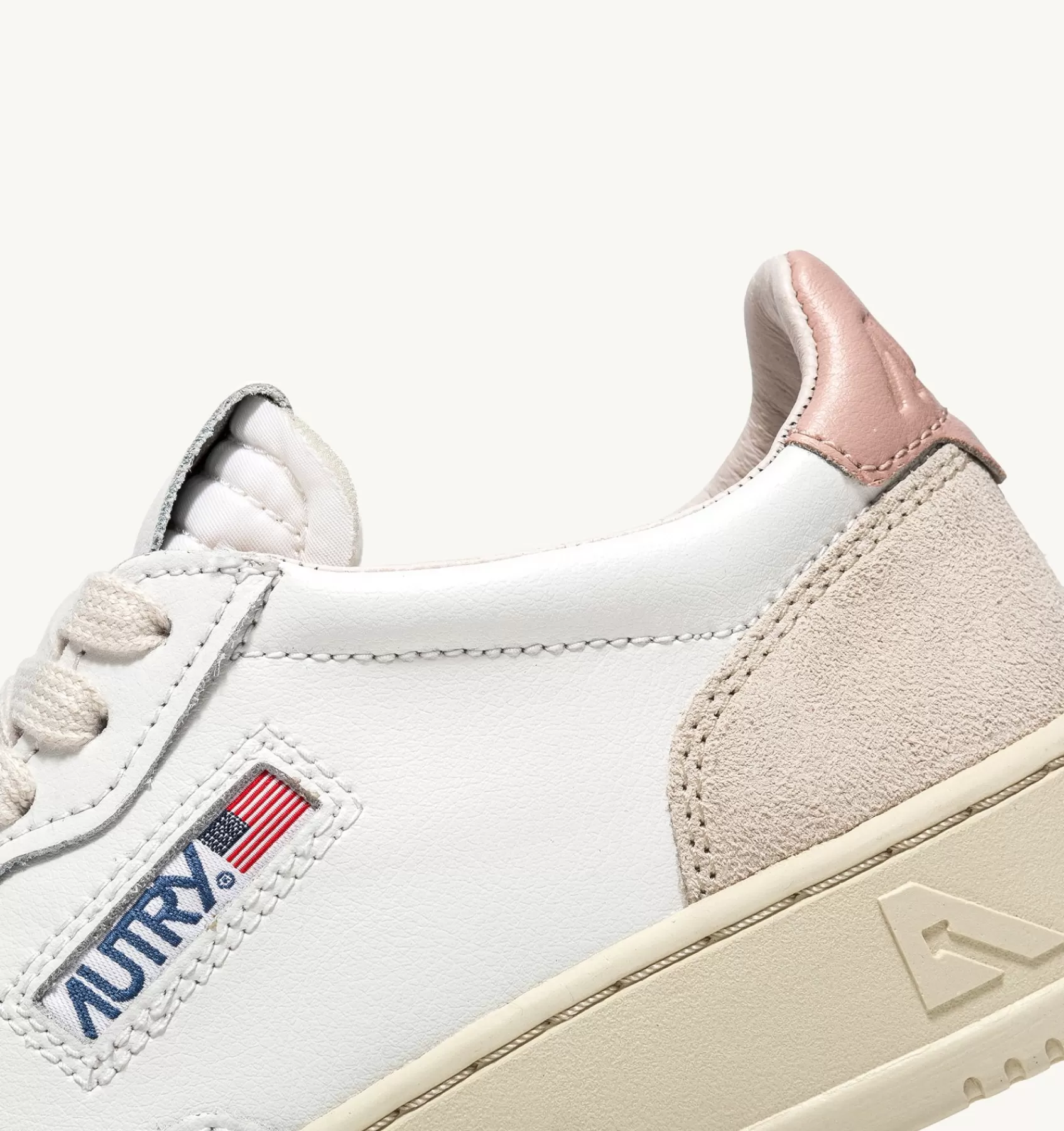 Frauen AUTRY Sneakers Medalist Low Aus Wildleder Und Weissem Leder Mit Powder