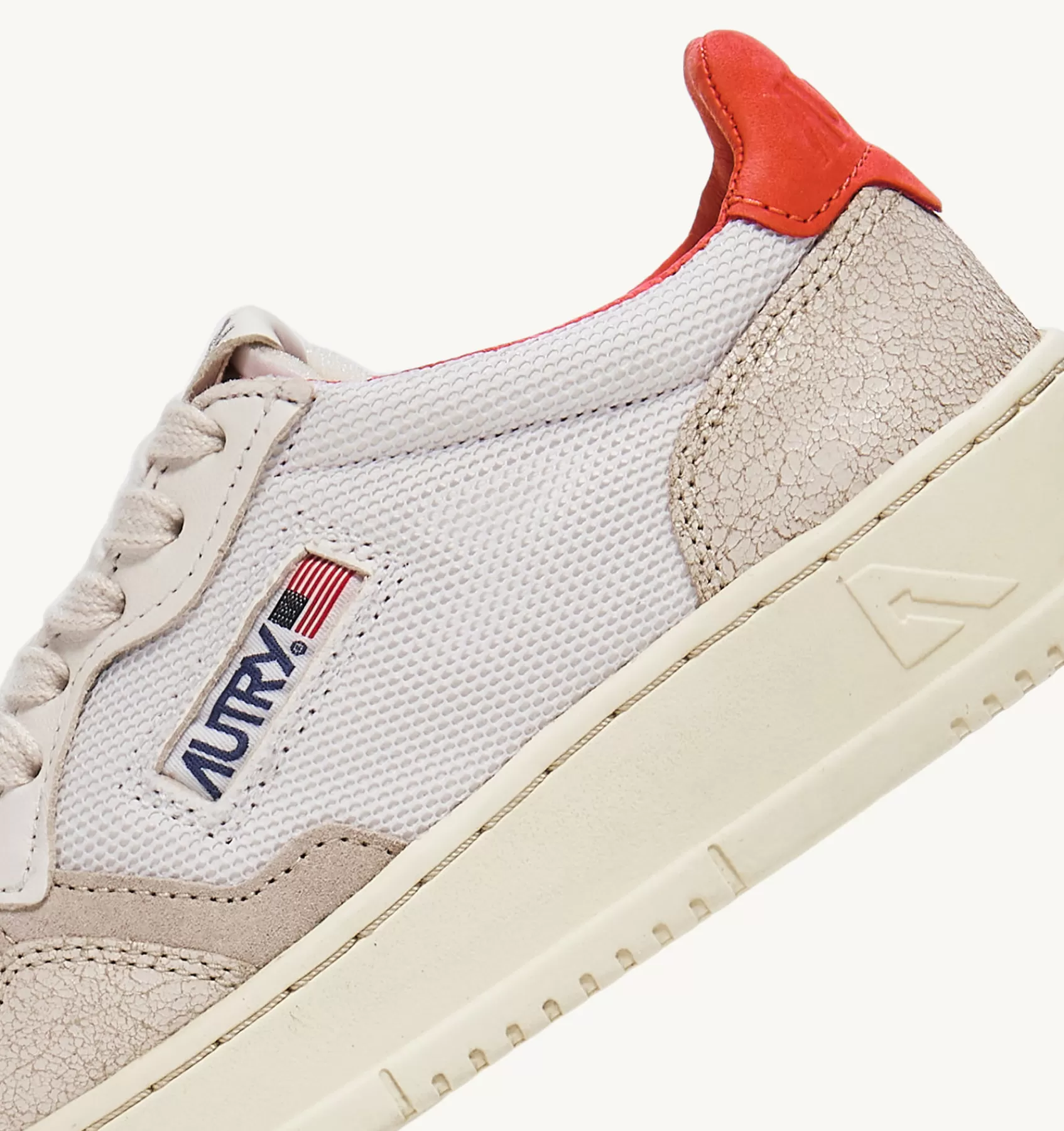Frauen AUTRY Sneakers Medalist Low Aus Ziegen- Und Nabukleder In Weiss Und Orange