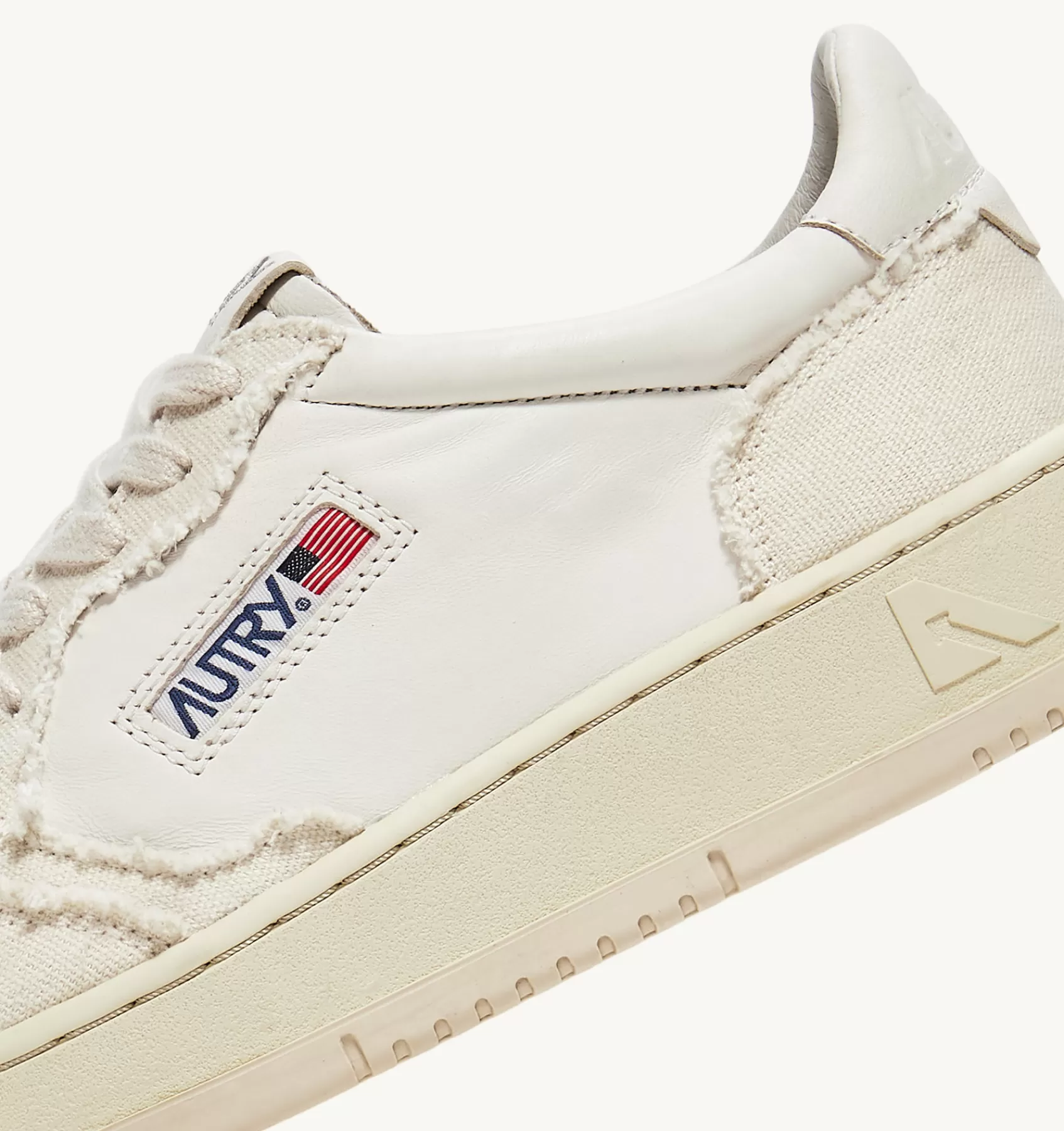 Frauen AUTRY Sneakers Medalist Low Aus Ziegenleder Und Canvas In Weiss Und Elfenbeifarbe