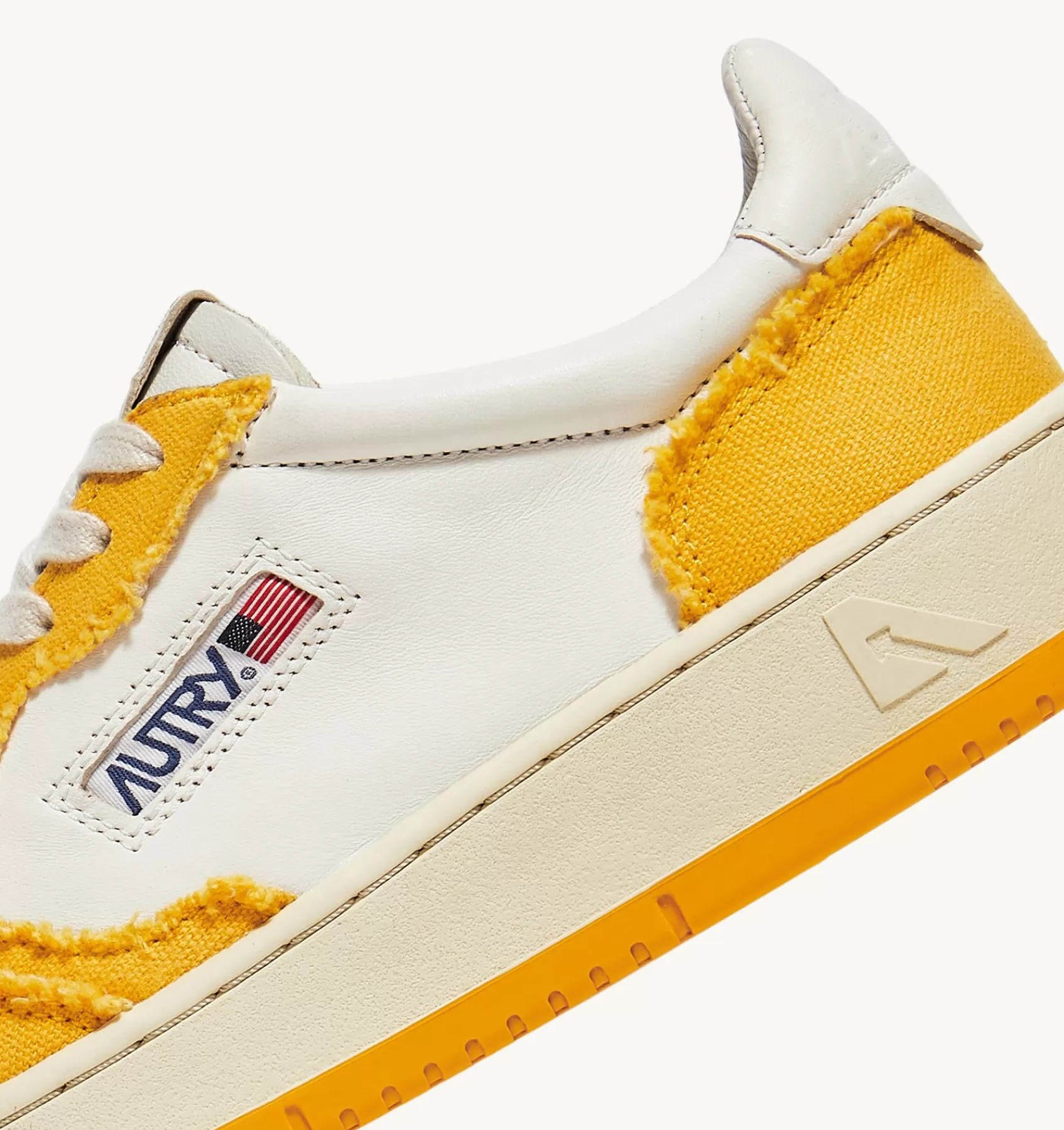 Männer AUTRY Sneakers Medalist Low Aus Ziegenleder Und Canvas In Weiss Und Mango