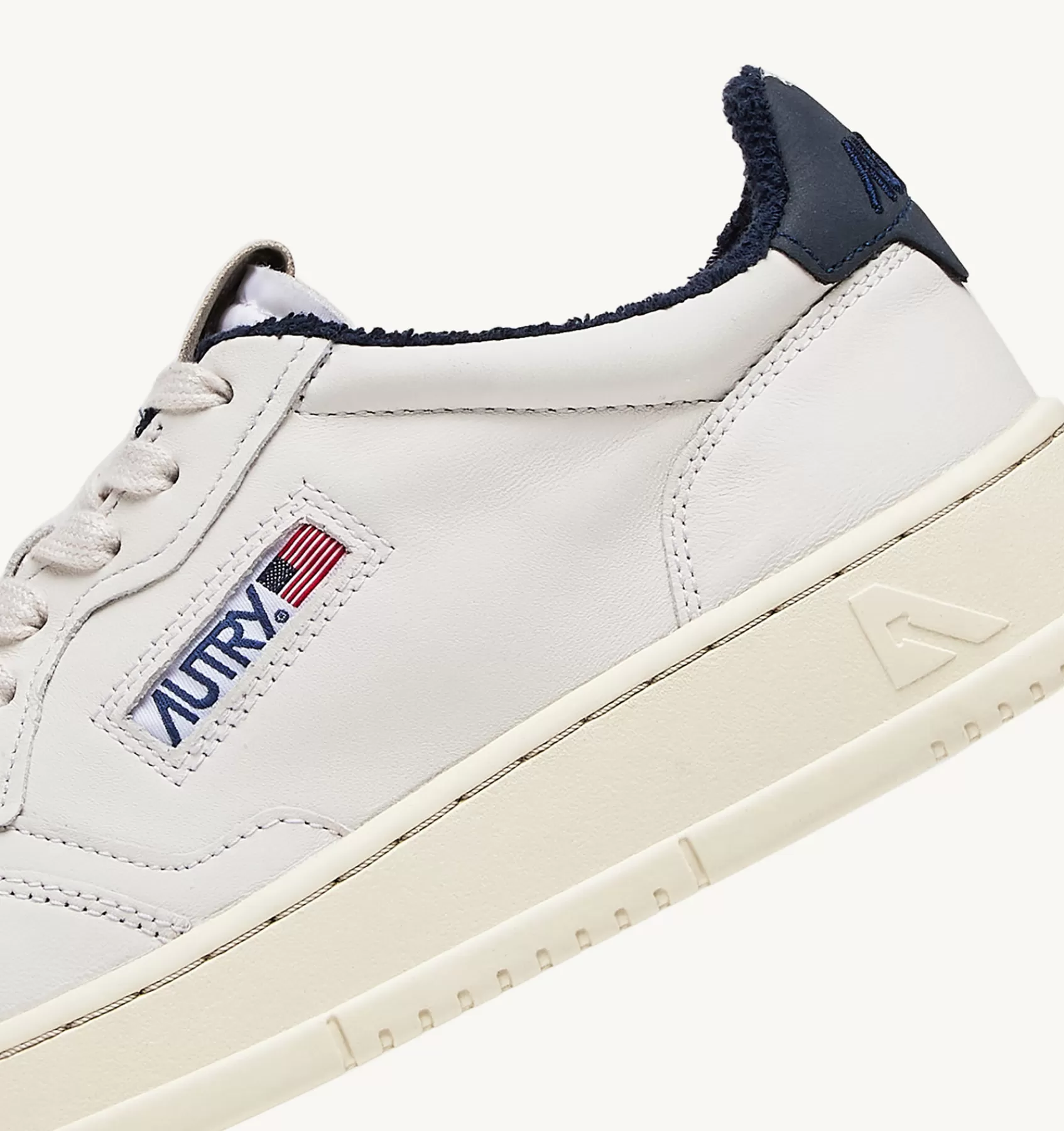 Männer AUTRY Sneakers Medalist Low Aus Ziegenleder Und Sponge In Weiss Und Space