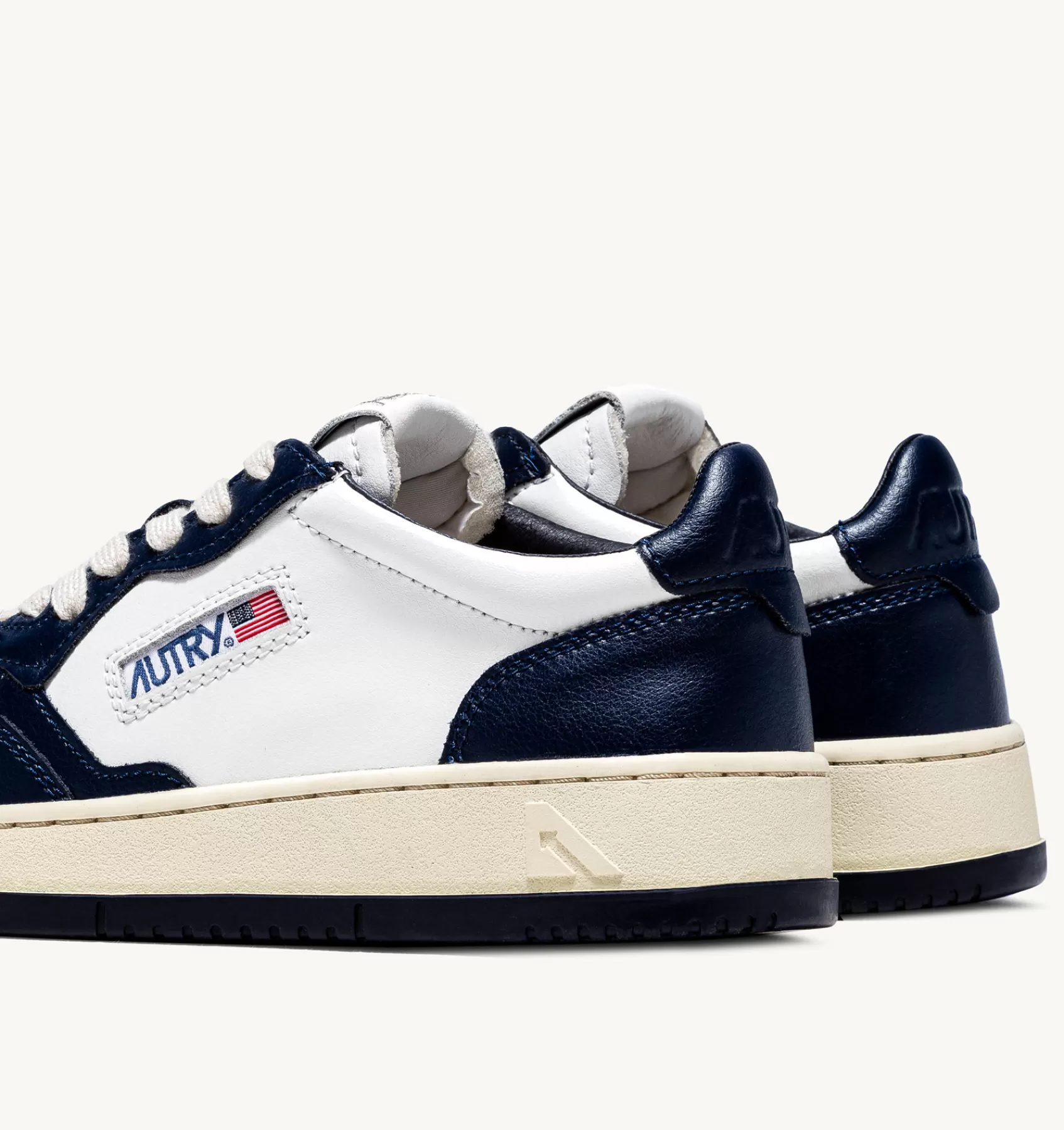 Männer AUTRY Sneakers Medalist Low Aus Zweifarbigem Leder Weiss Und Blau
