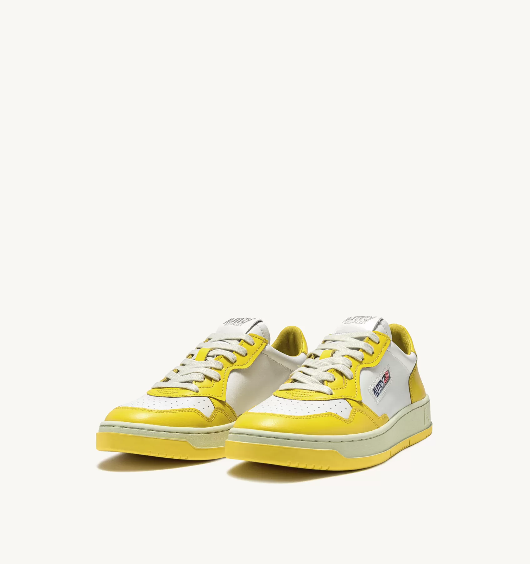 Frauen AUTRY Sneakers Medalist Low Aus Zweifarbigem Leder Weiss Und Gelb