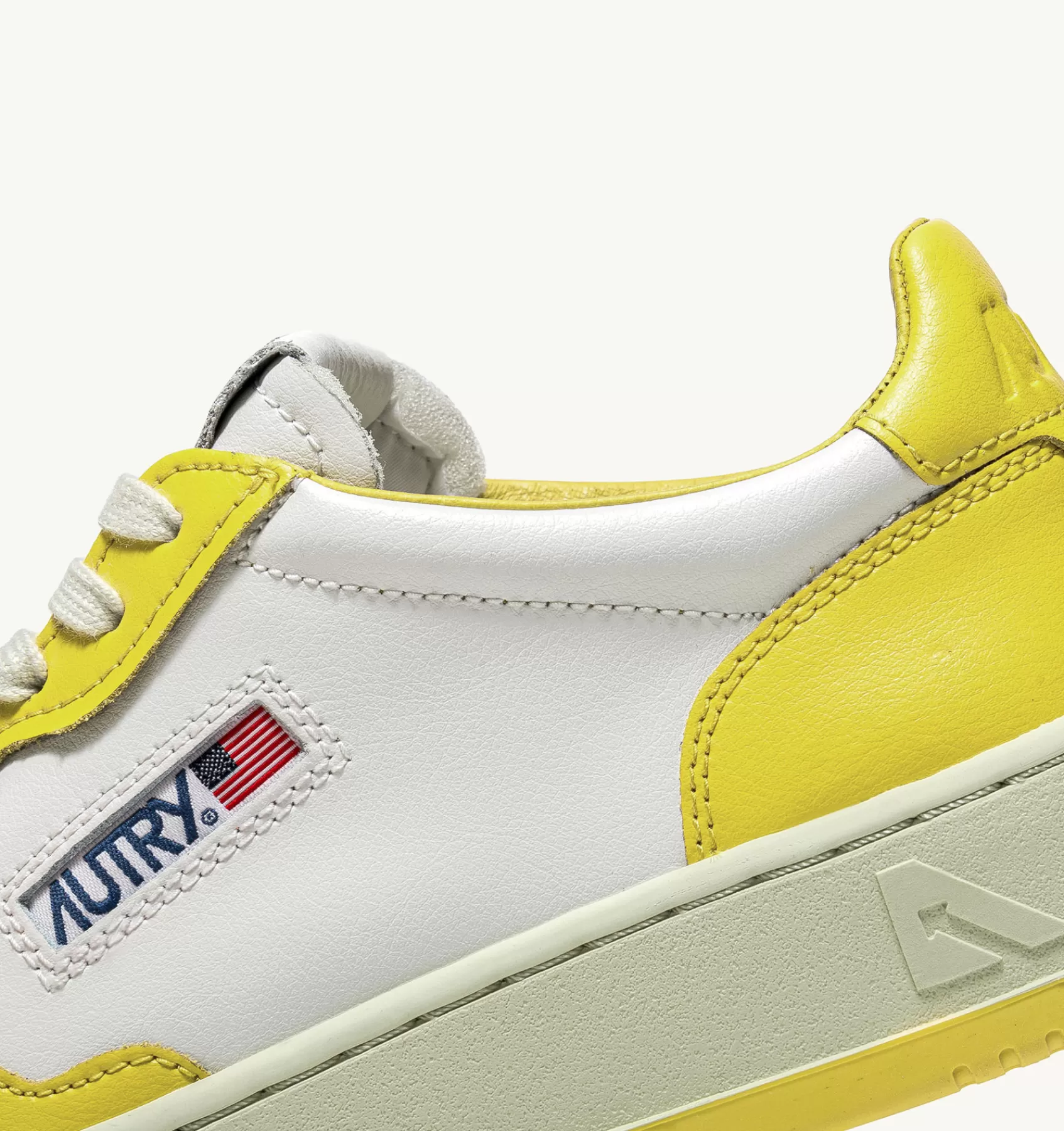 Frauen AUTRY Sneakers Medalist Low Aus Zweifarbigem Leder Weiss Und Gelb