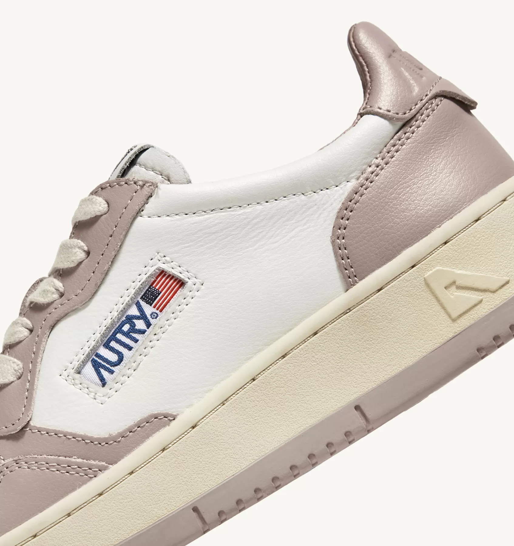Frauen AUTRY Sneakers Medalist Low Aus Zweifarbigem Leder Weiss Und Mushroom