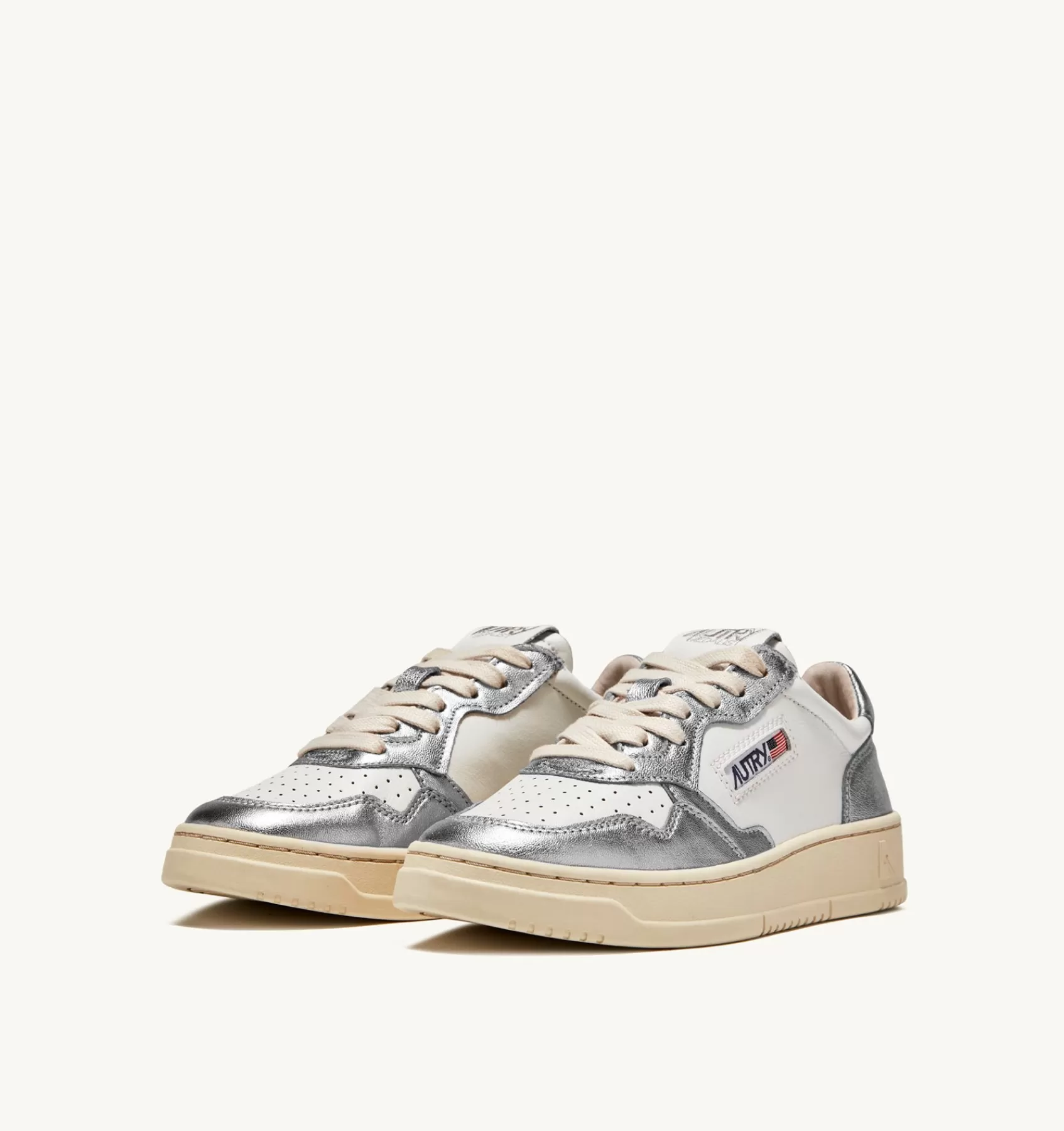 Frauen AUTRY Sneakers Medalist Low Aus Zweifarbigem Leder Weiss Und Silber