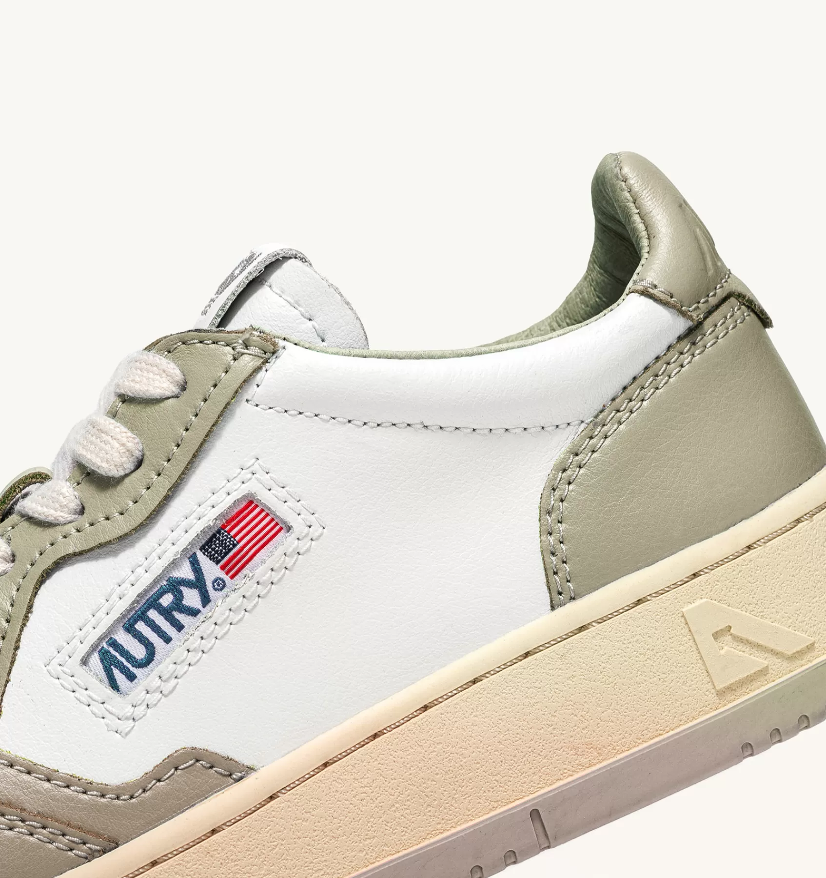 Frauen AUTRY Sneakers Medalist Low Aus Zweifarbigem Leder Weiss Und Taubengrau