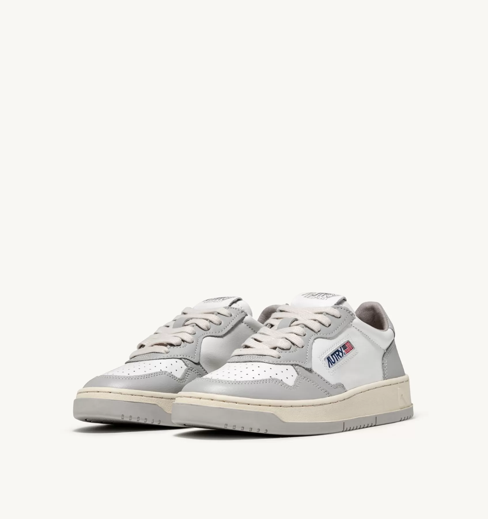 Frauen AUTRY Sneakers Medalist Low Aus Zweifarbigem Leder Weiss Und Vapor