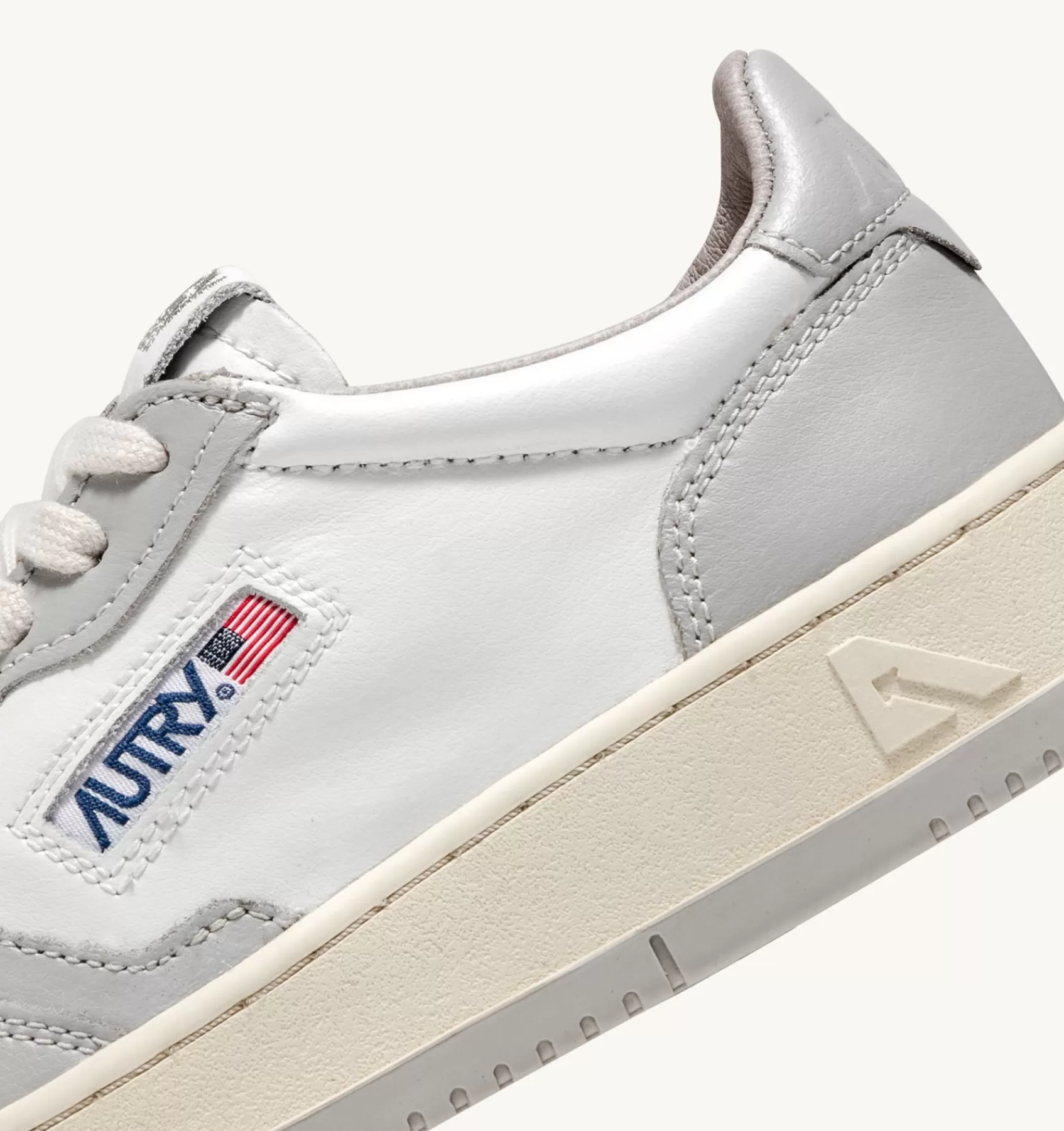 Frauen AUTRY Sneakers Medalist Low Aus Zweifarbigem Leder Weiss Und Vapor