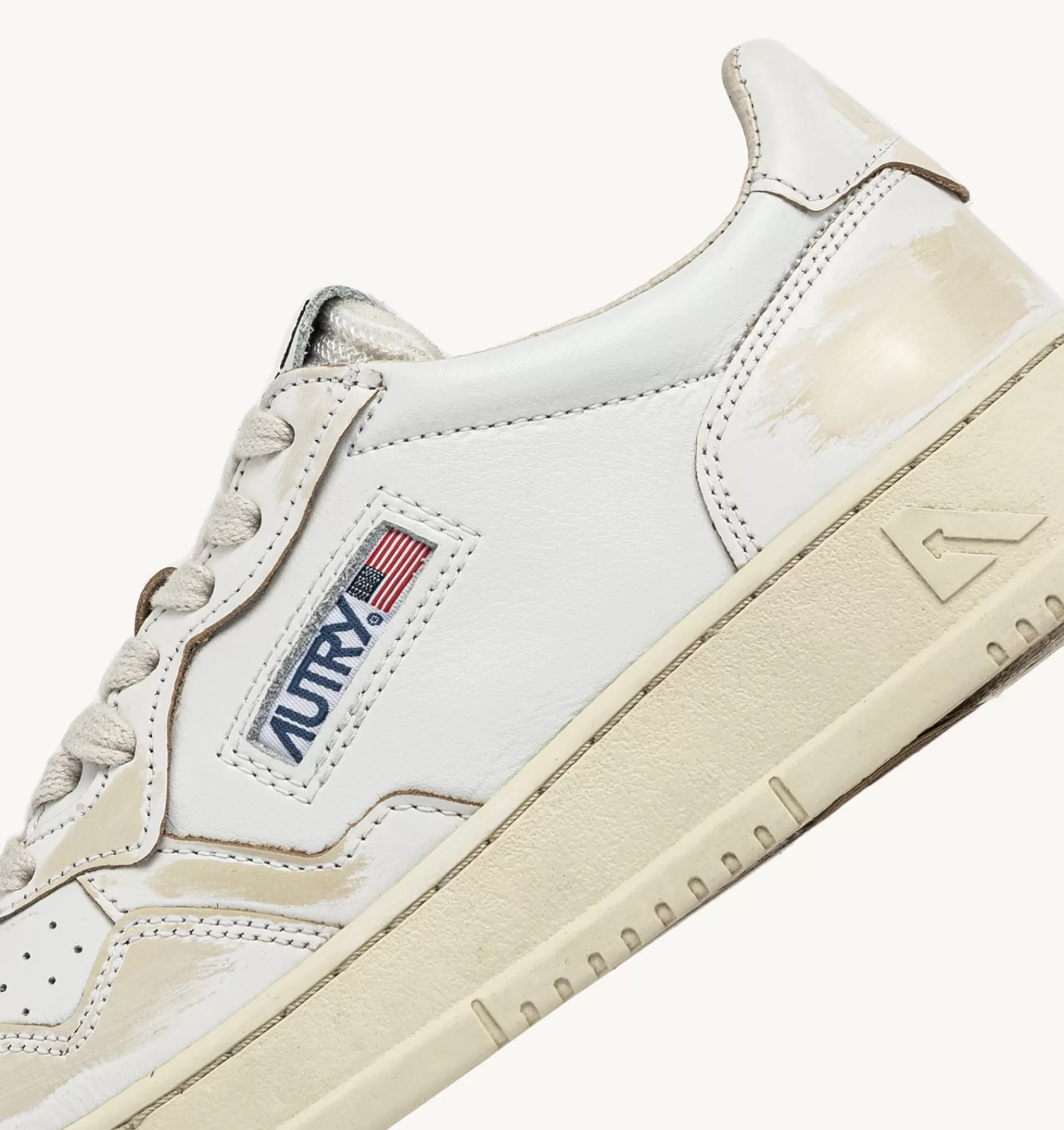 Frauen AUTRY Sneakers Medalist Low Super Vintage Aus Leder Asportable Mit Weiss Und Elfenbein