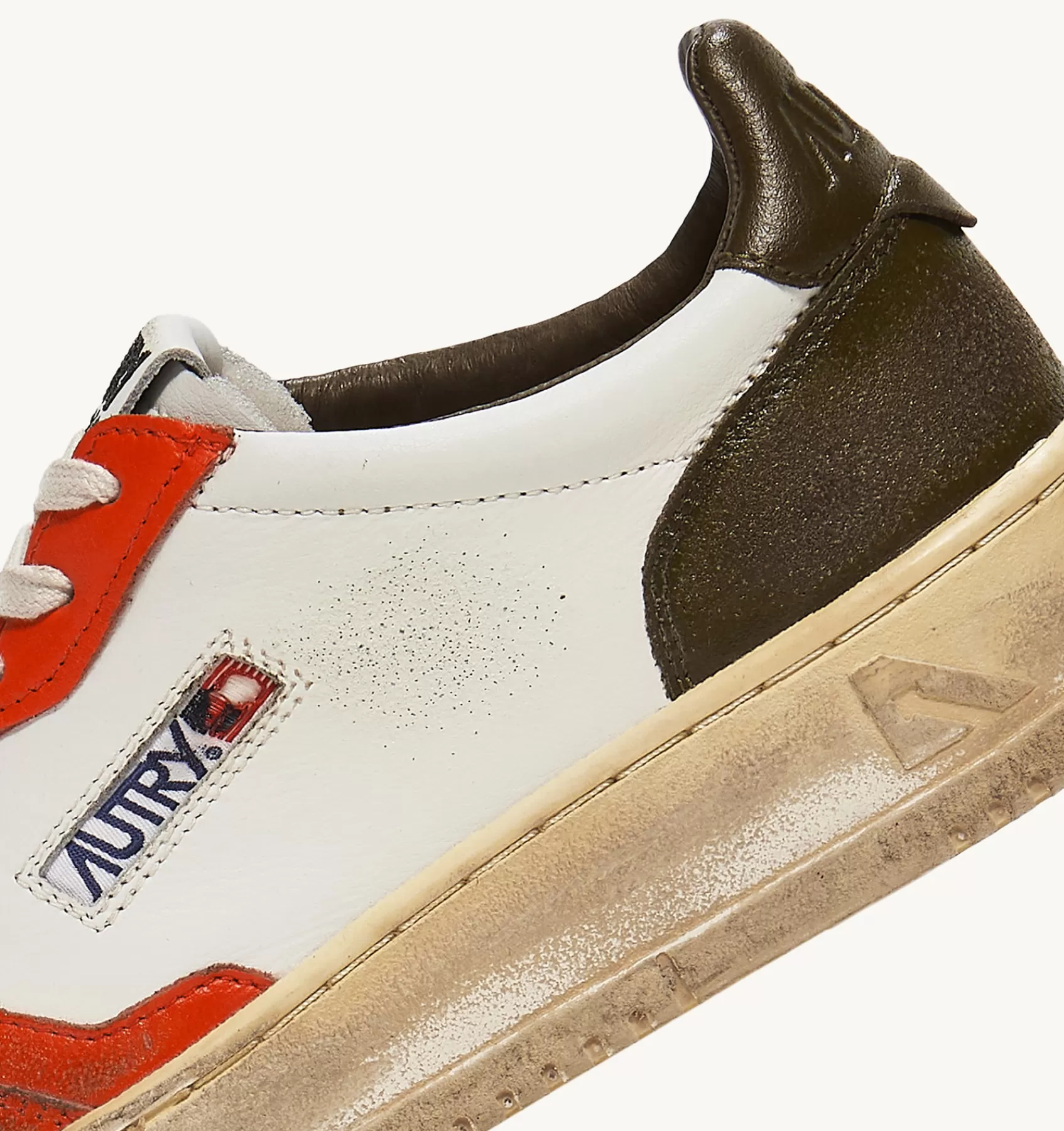 Frauen AUTRY Sneakers Medalist Low Super Vintage Aus Leder In Weiss, Orange Und Tarnfarbe
