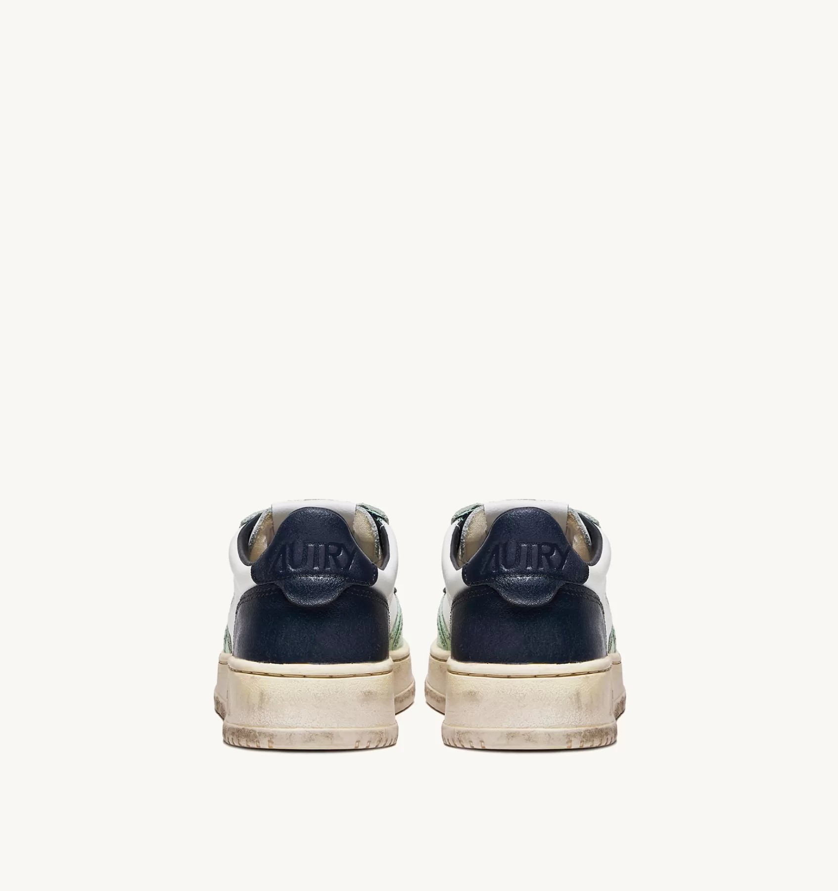 Frauen AUTRY Sneakers Medalist Low Super Vintage Aus Leder In Weiss Und Nile Blue