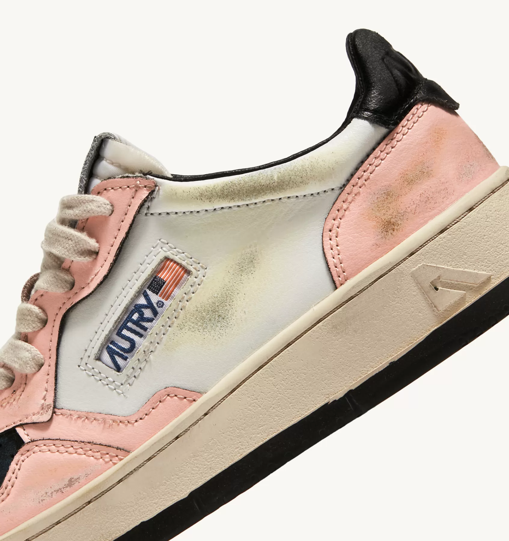 Frauen AUTRY Sneakers Medalist Low Super Vintage Aus Leder In Weiss Und Rosa