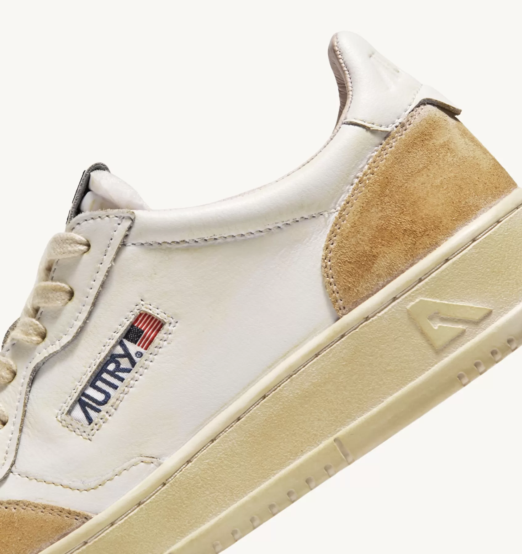 Frauen AUTRY Sneakers Medalist Low Super Vintage Aus Leder Yellowing Mit Weiss