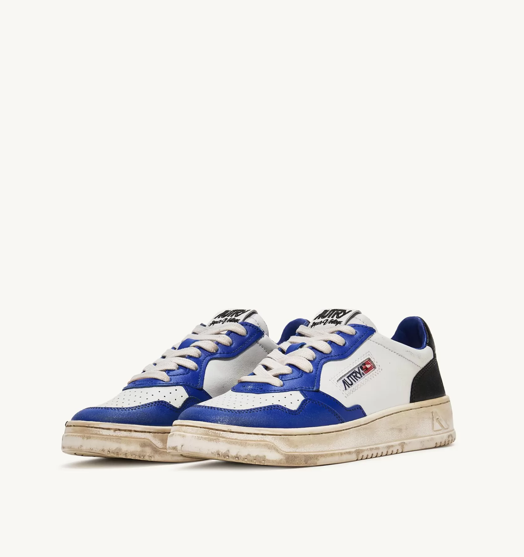 Männer AUTRY Sneakers Medalist Low Super Vintage Aus Weissem Leder In Blau Und Schwarz