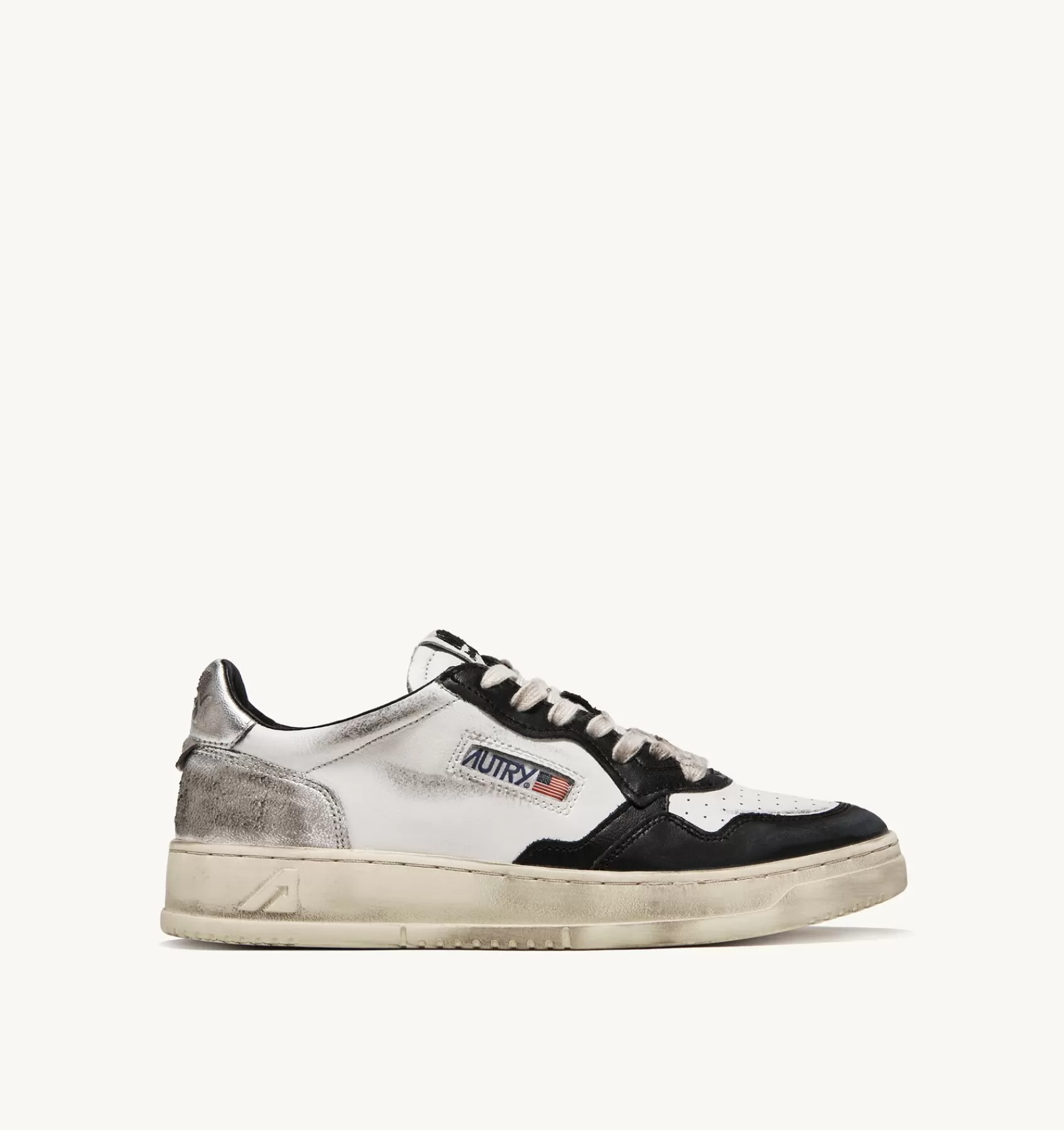 Männer AUTRY Sneakers Medalist Low Super Vintage Aus Weissem Leder In Schwarz Un Silber