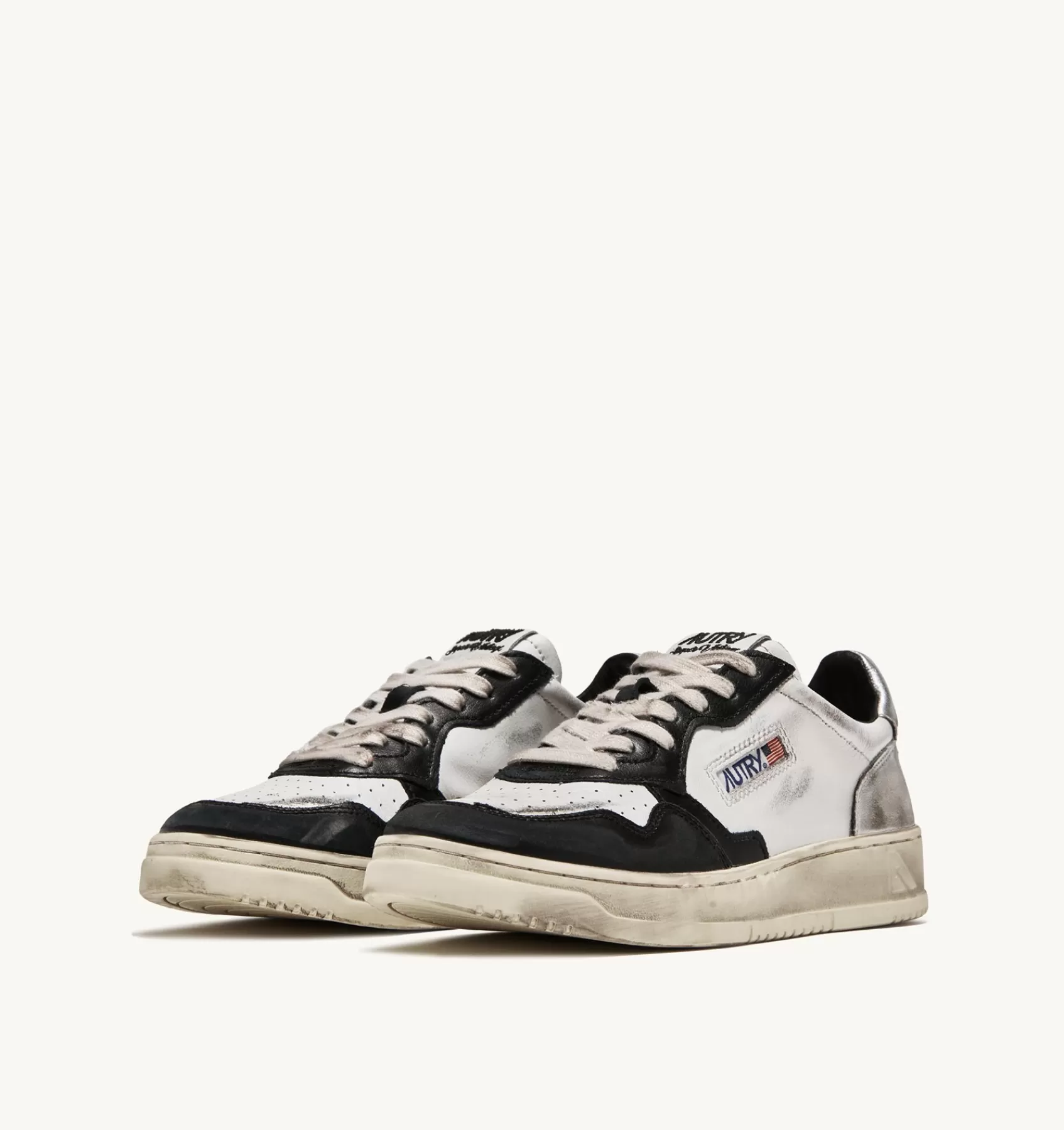 Männer AUTRY Sneakers Medalist Low Super Vintage Aus Weissem Leder In Schwarz Un Silber