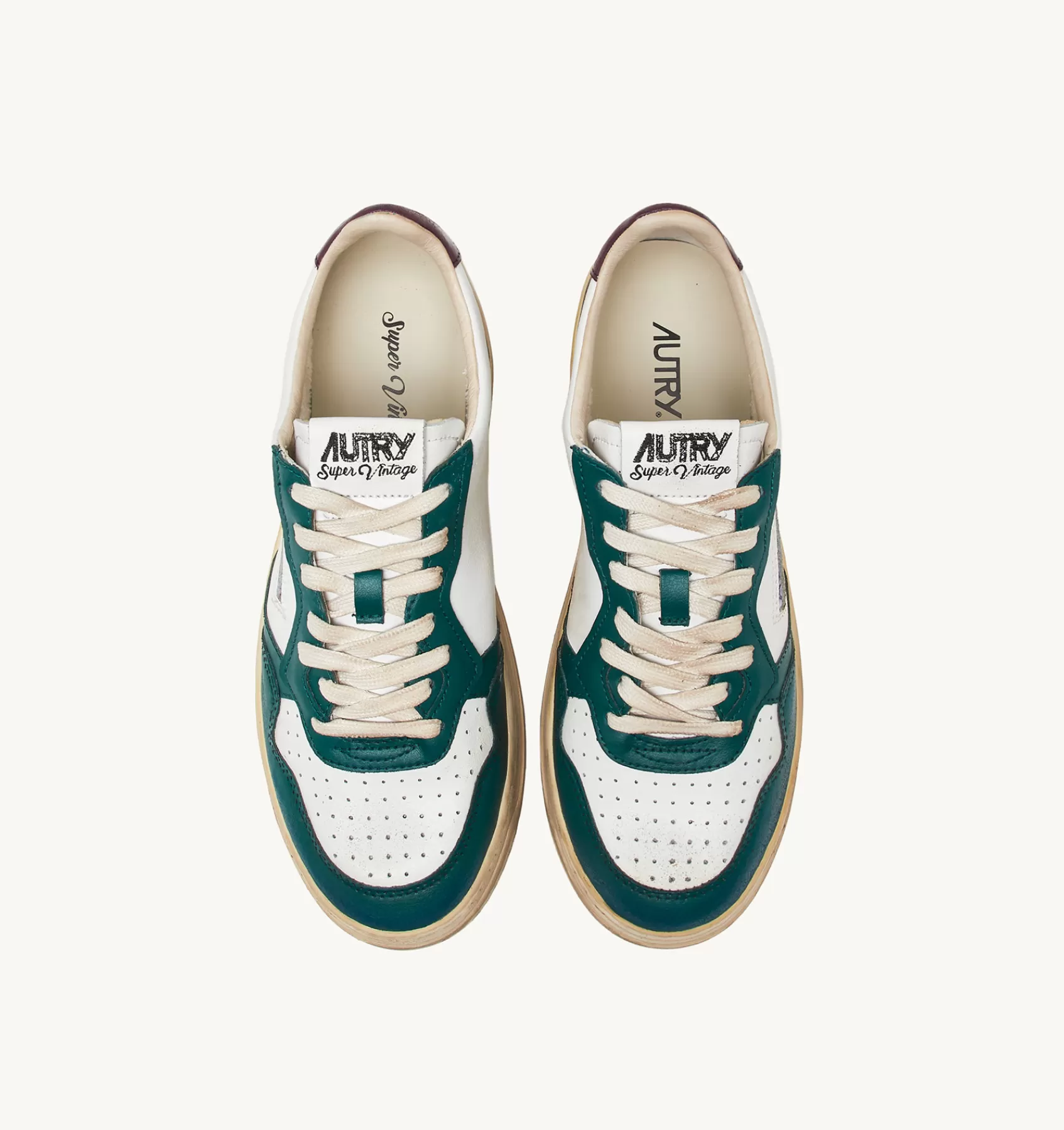 Männer AUTRY Sneakers Medalist Low Super Vintage Aus Weissem Leder Mit Details In Lila Und Grun