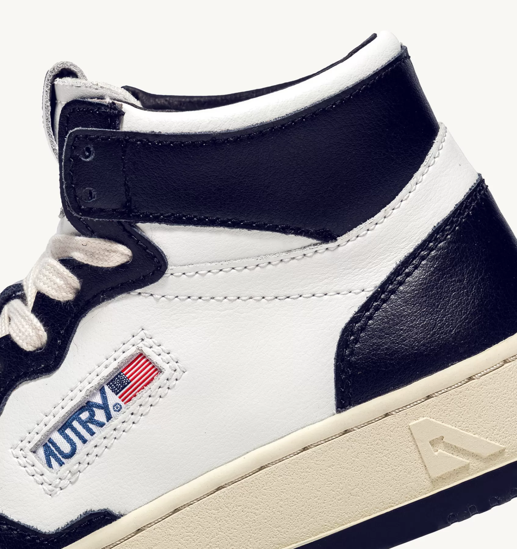 Männer AUTRY Sneakers Medalist Mid Aus Leder In Weiss Und Blau