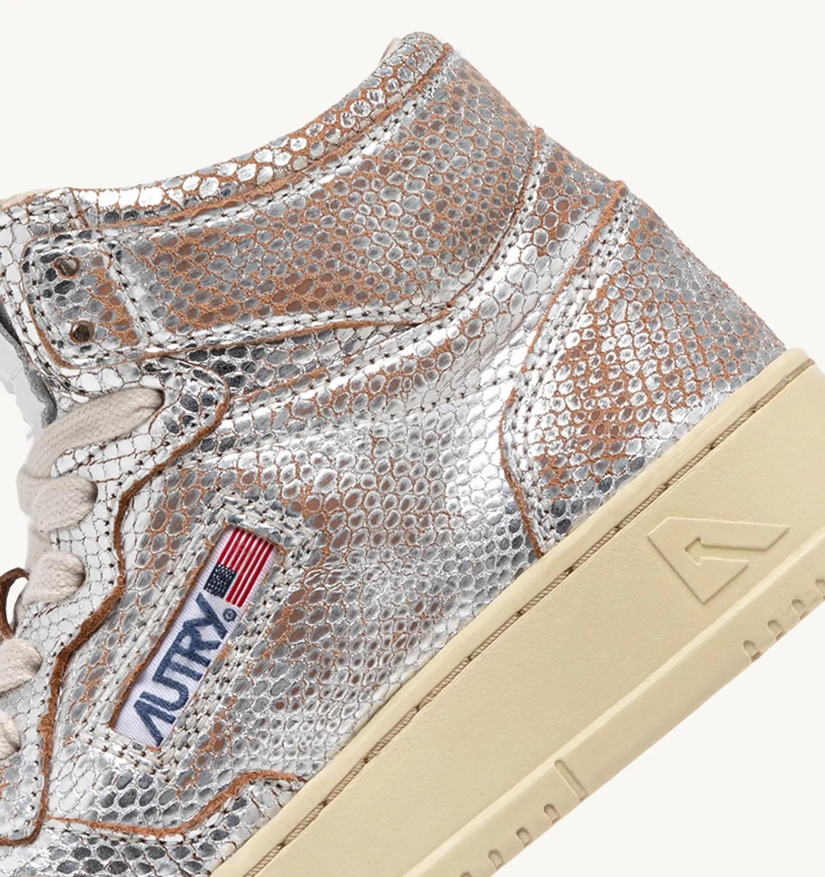 Frauen AUTRY Sneakers Medalist Mid Aus Leder Mit Schlangenoptik In Silber
