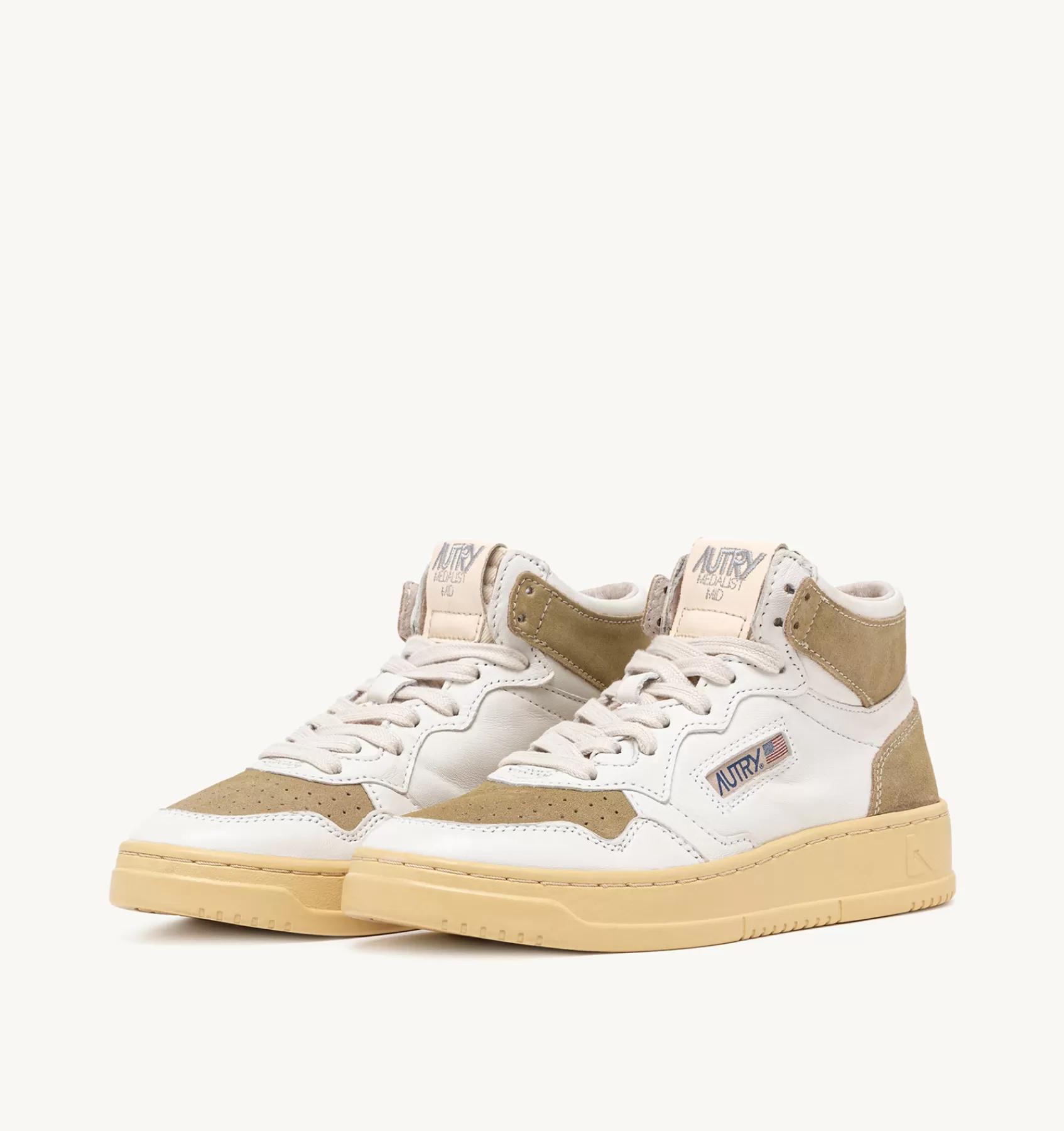 Frauen AUTRY Sneakers Medalist Mid Aus Leder Und Wildleder In Weiss Und Mud