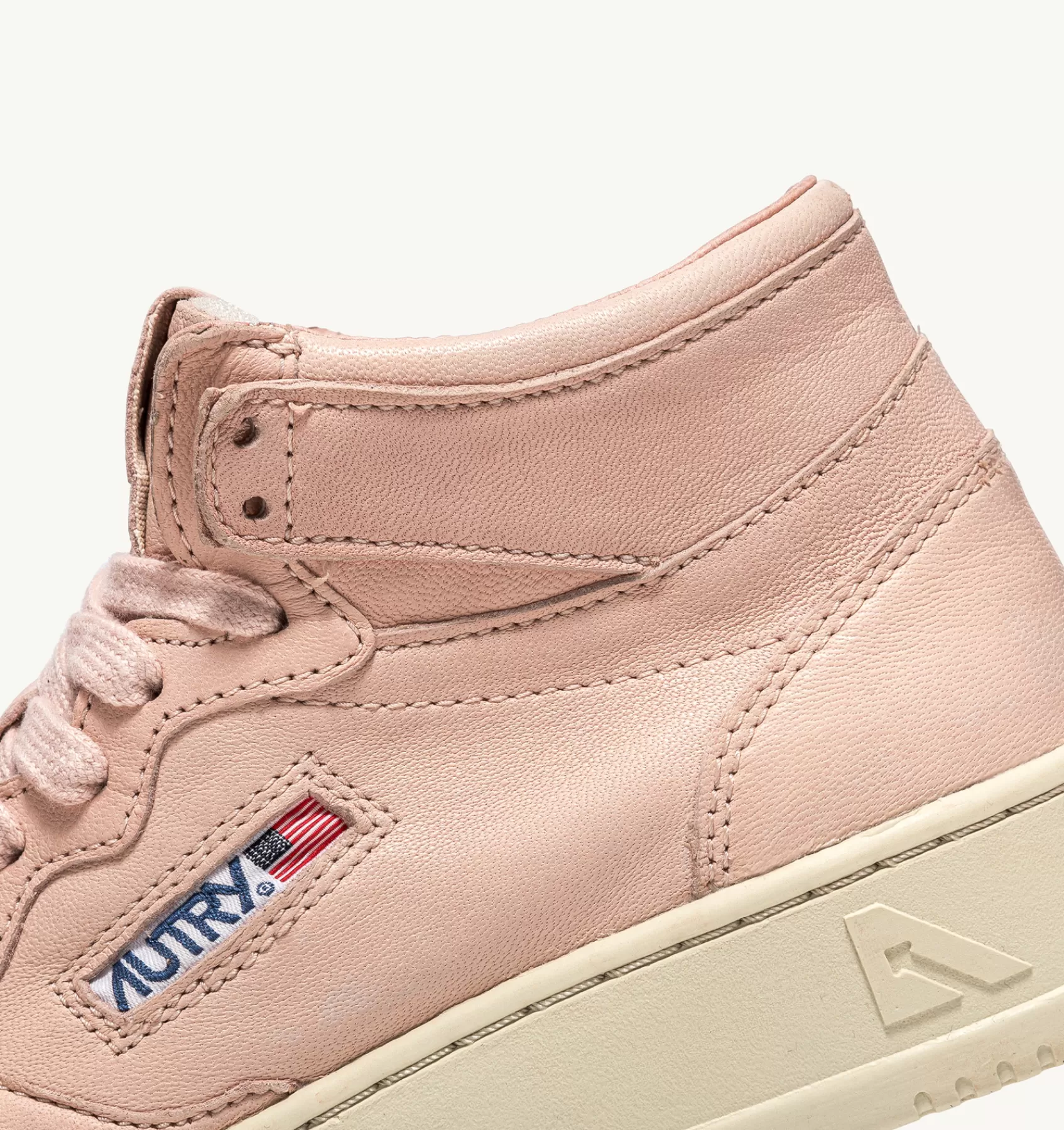 Frauen AUTRY Sneakers Medalist Mid Aus Weichem Ziegenleder In Pfirsichfarbe