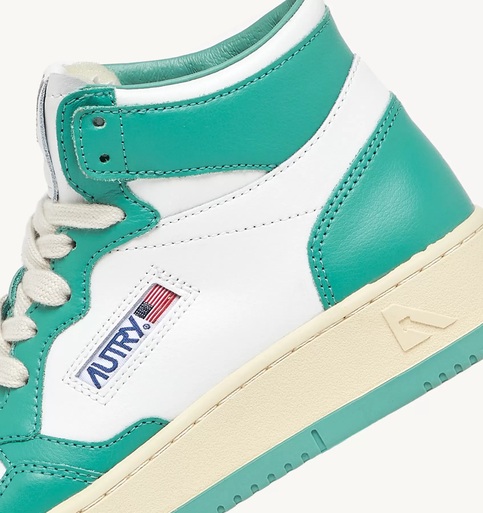 Frauen AUTRY Sneakers Medalist Mid Aus Weissem Leder Mit Grun