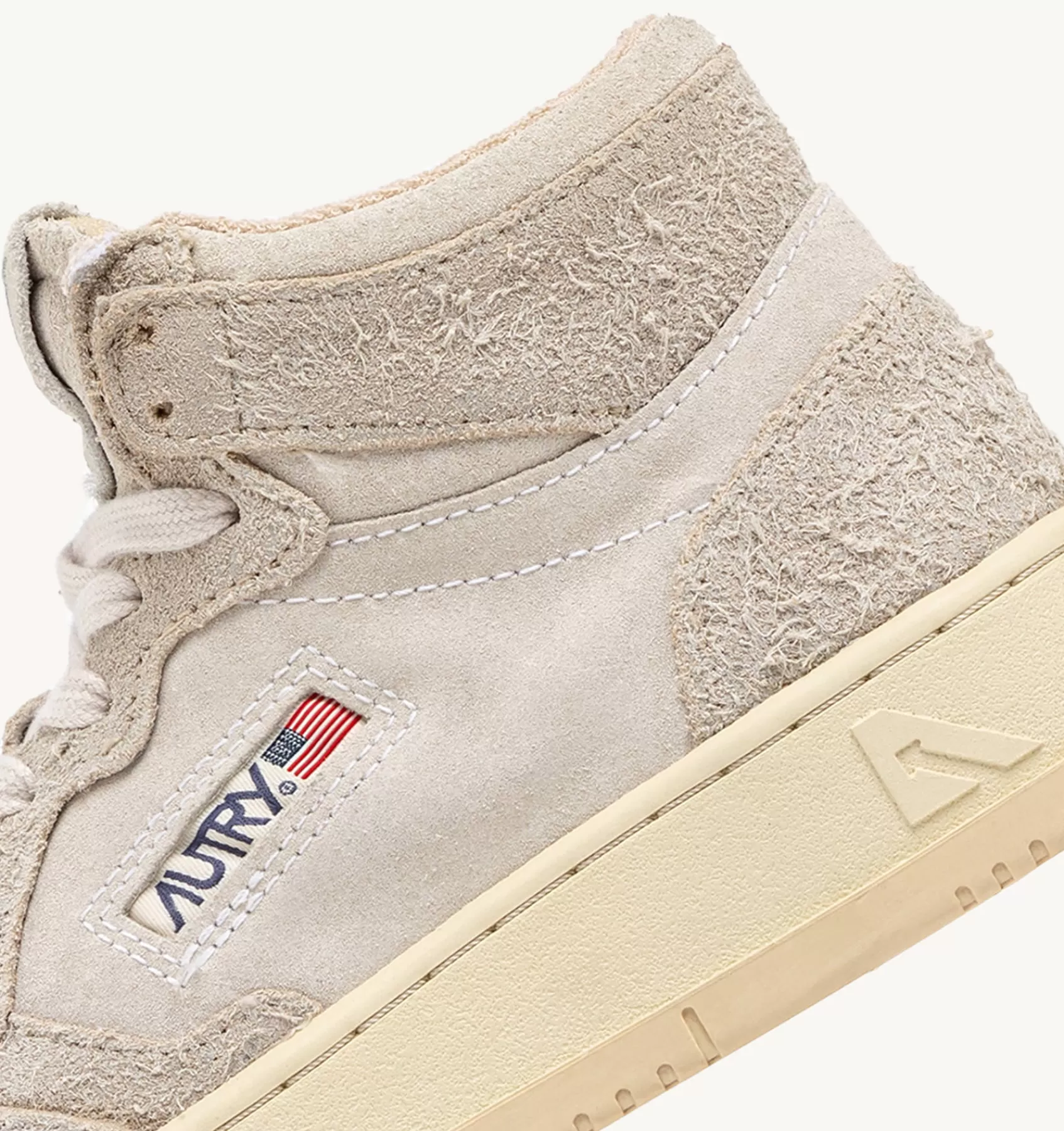 Frauen AUTRY Sneakers Medalist Mid Aus Wildleder Mit "Hair"-Effekt In Ecru