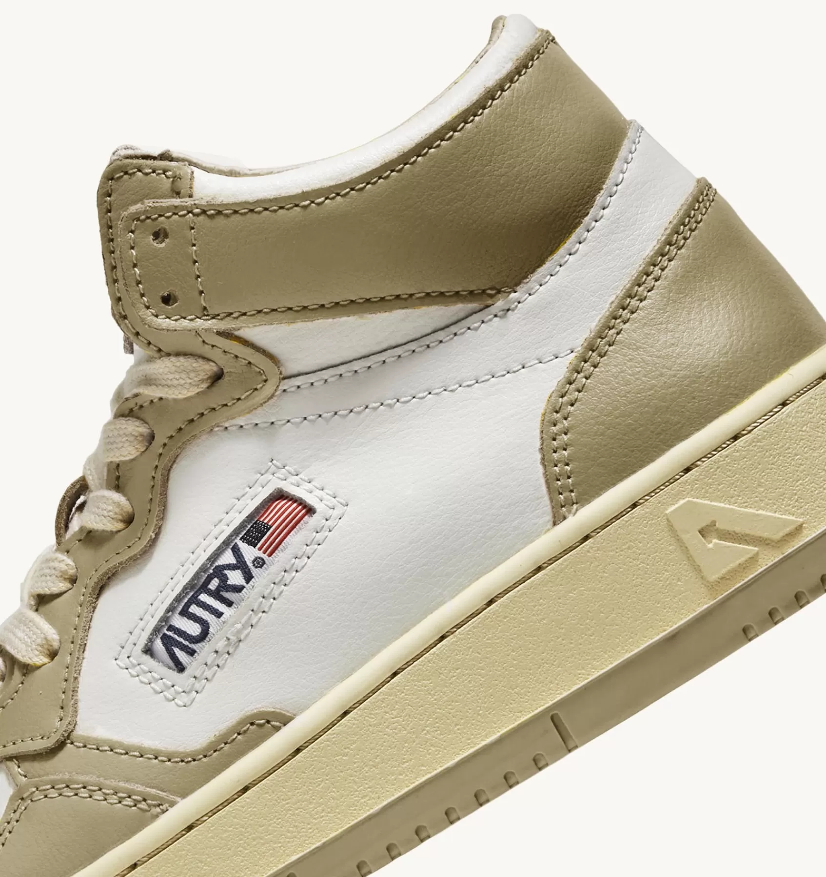 Männer AUTRY Sneakers Medalist Mid Aus Zweifarbigem Leder In Weiss Und Mud