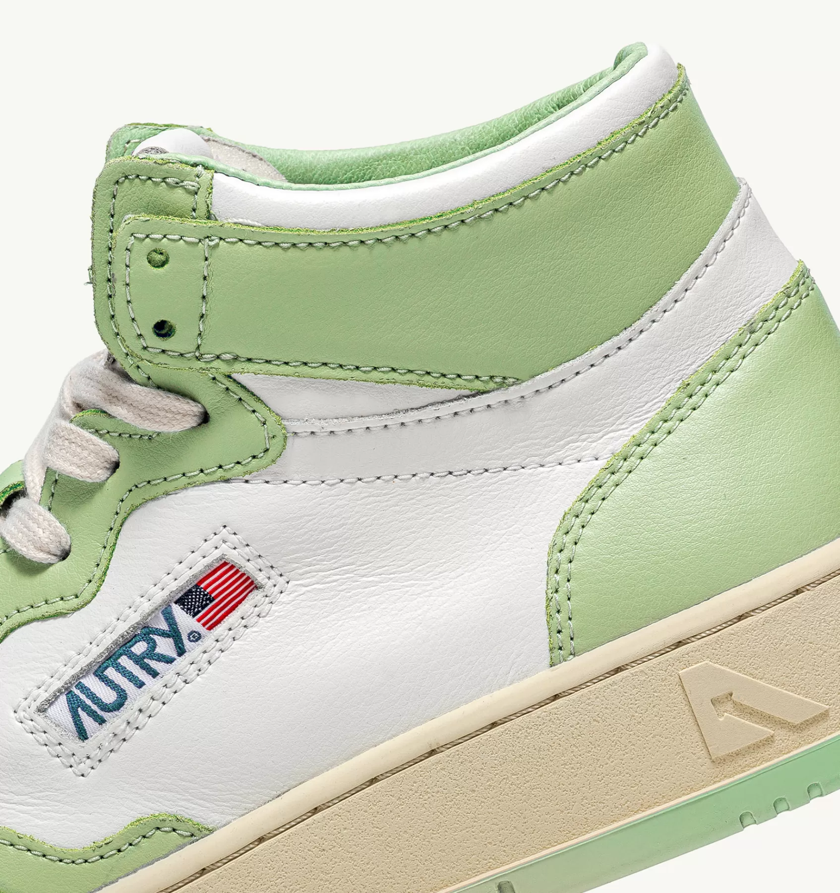 Frauen AUTRY Sneakers Medalist Mid Aus Zweifarbigem Leder Weiss Und Nile Green