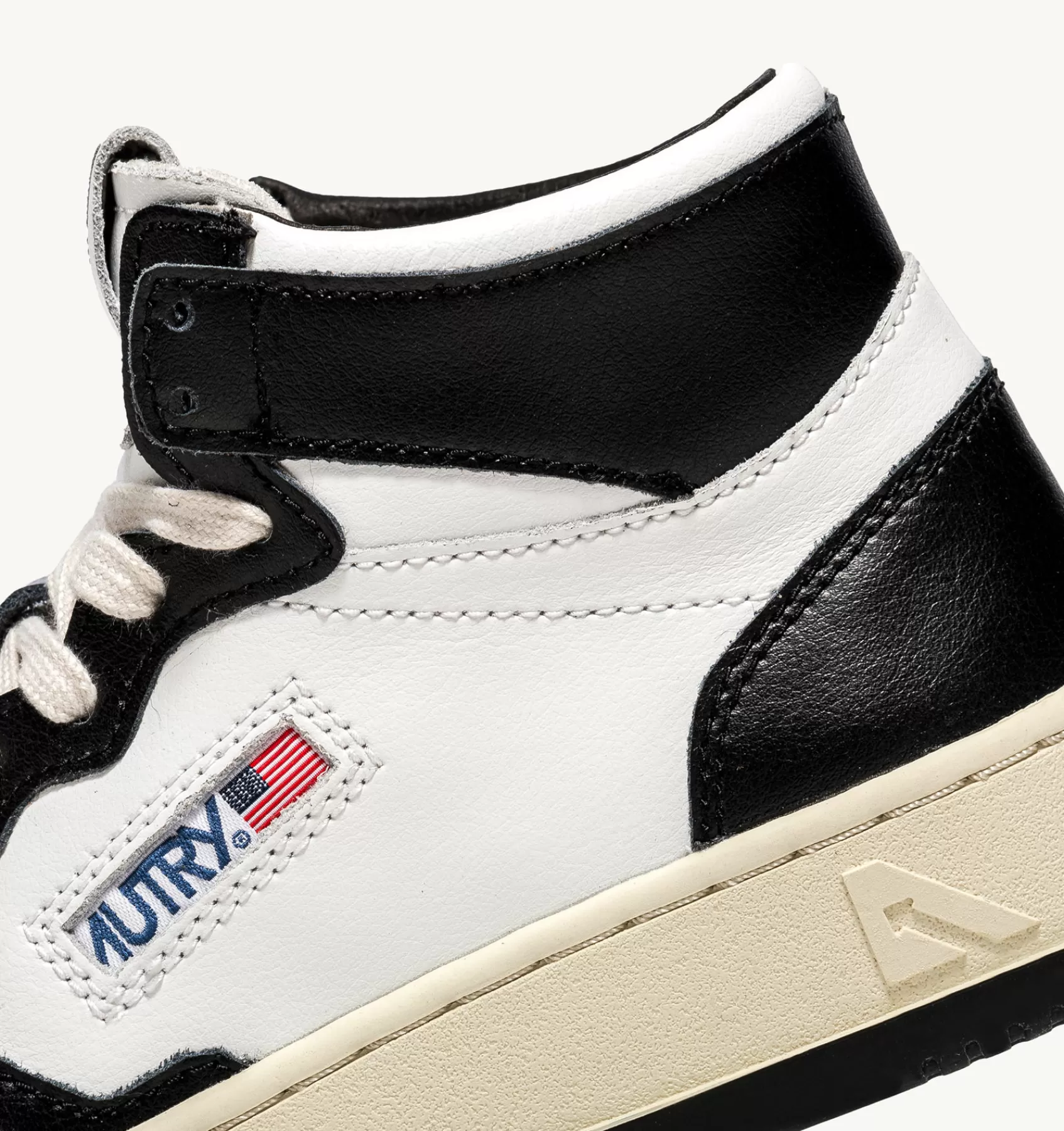 Männer AUTRY Sneakers Medalist Mid Aus Zweifarbigem Leder Weiss Und Schwarz