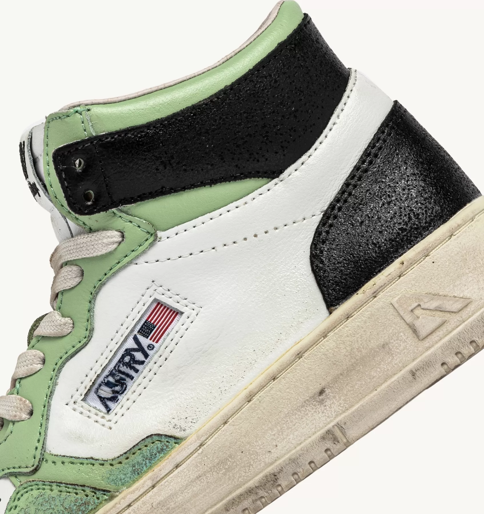 Frauen AUTRY Sneakers Medalist Mid Super Vintage Aus Leder In Weiss Und Nile Blue