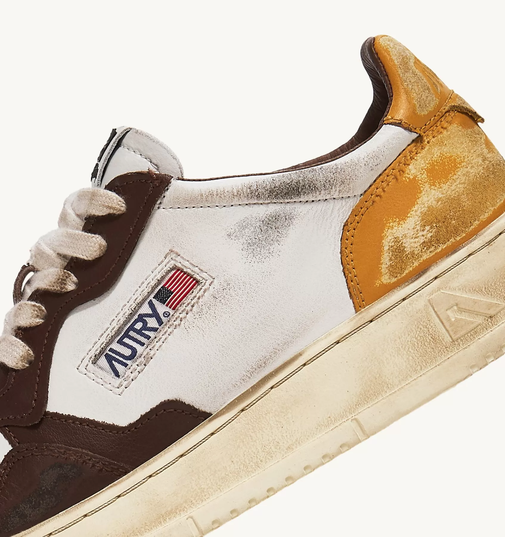 Männer AUTRY Sneakers Super Vintage Low Aus Leder In Weiss, Braun Und Honey