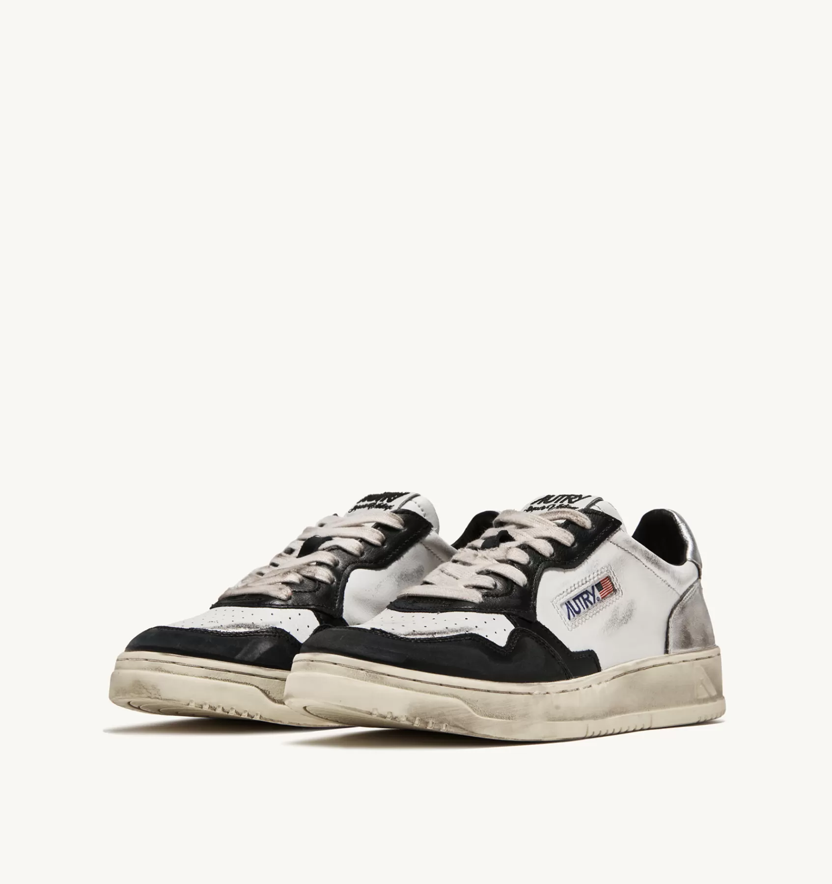 Frauen AUTRY Sneakers Super Vintage Low Aus Leder In Weiss, Schwarz Und Silber